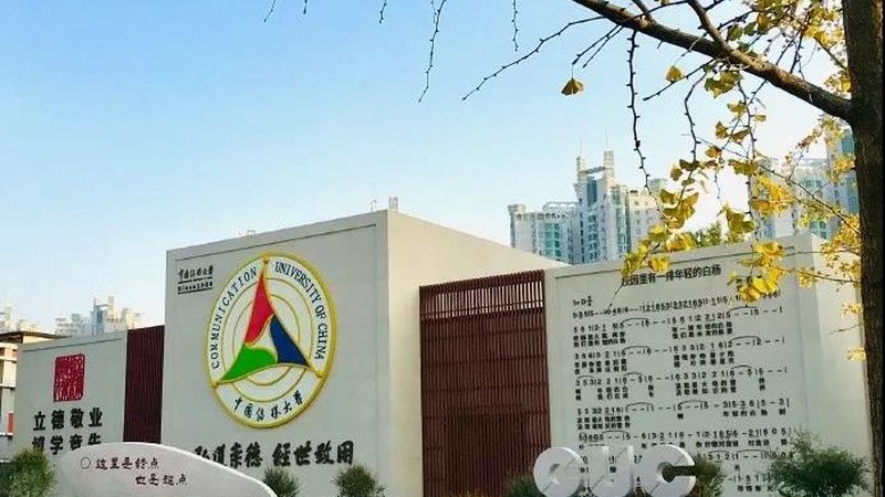 直播代运营与自播：如何选择适合自己的直播策略